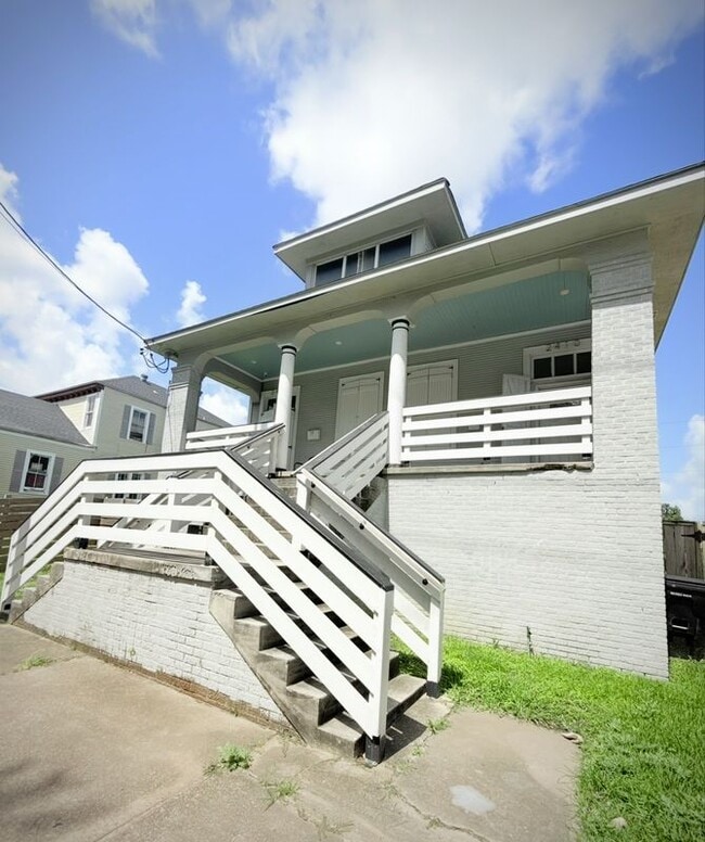 Building Photo - 2410 Franklin Ave