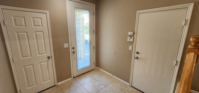 Building Photo - Charming 3 bedroom home with great curb ap...