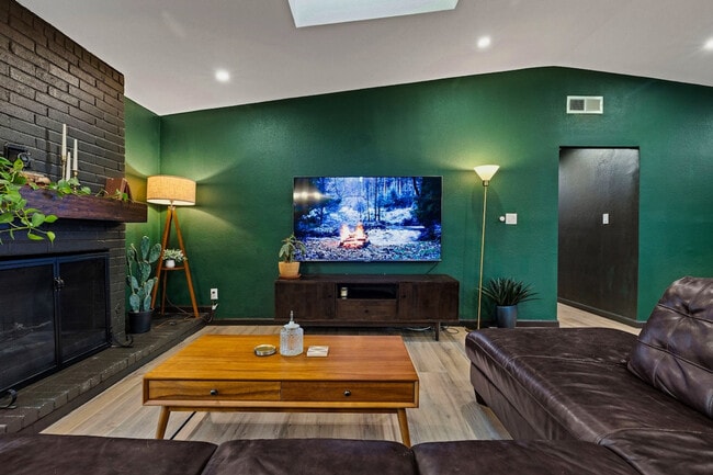 Foto del edificio - 4807 Carsonhill Dr