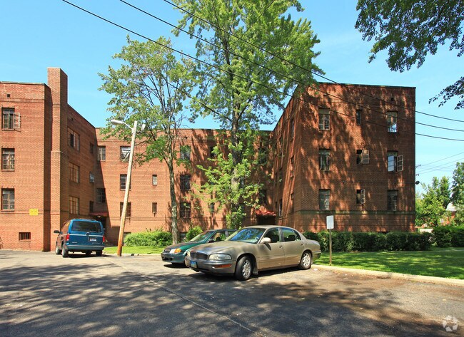 The Yellowstone Place Apartments - Yellowstone Place