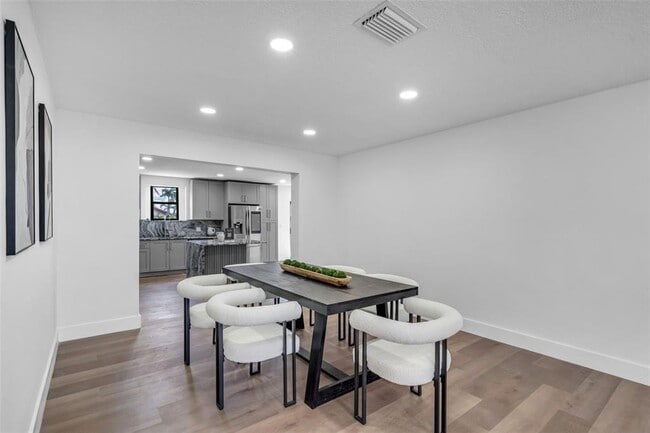 Foto del edificio - 3732 SW 16th St