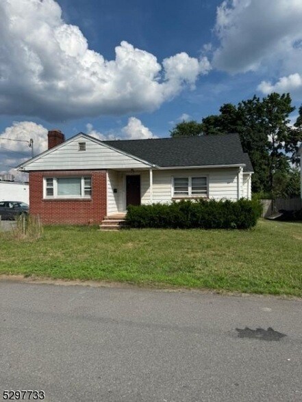 Primary Photo - 2 Richards Ave