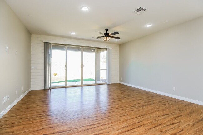 Building Photo - 4580 W Federal Way