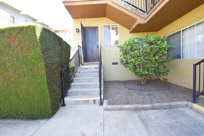 Foto del edificio - 1570 N Verdugo Rd