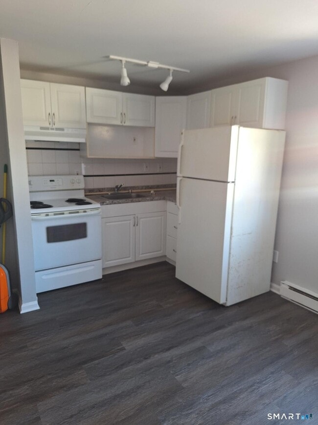 Building Photo - 217 Hollister Ave