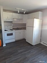 Building Photo - 217 Hollister Ave