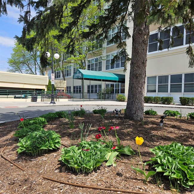 Building Photo - 1 Landmark Sq