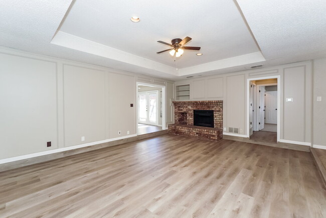Building Photo - 6029 Paradise Dr