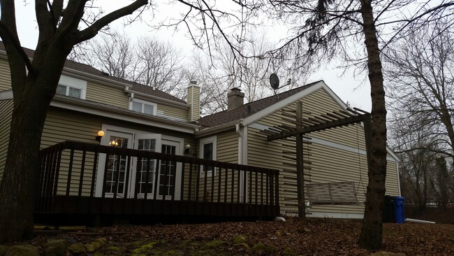 Building Photo - 5833 Highland Terrace