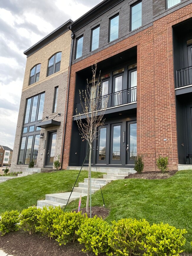Building Photo - 23023 Sullivans Cove Sq