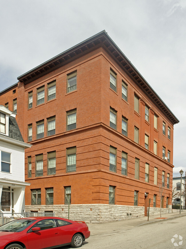 Building Photo - Cedar House