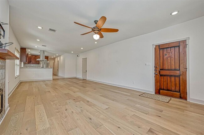 Building Photo - 2651 Oakdale St