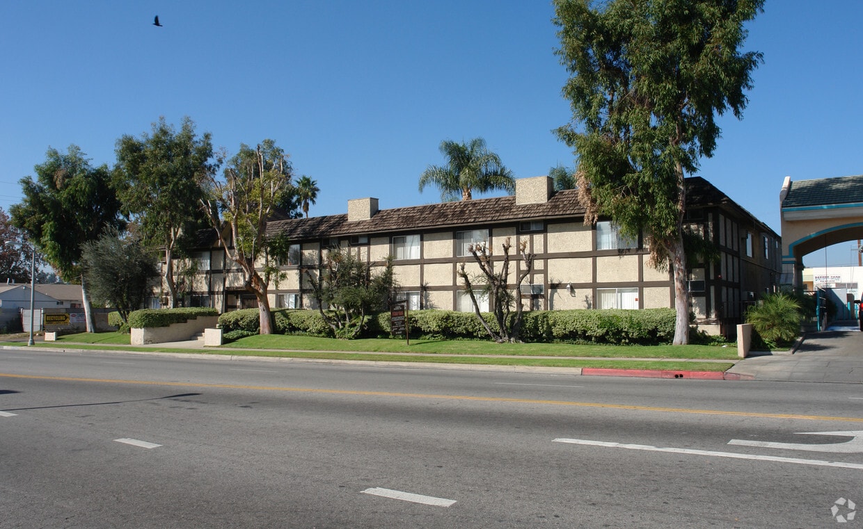 Building Photo - 13849 Chase St