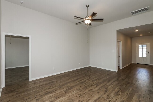 Building Photo - 412 Mustang Trot Dr