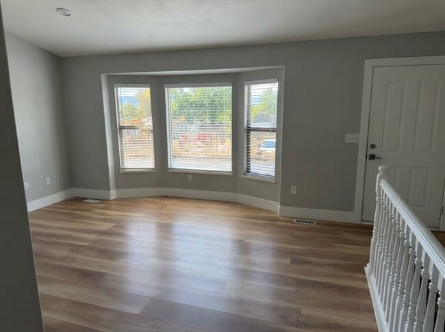 Building Photo - 571 E 300 N