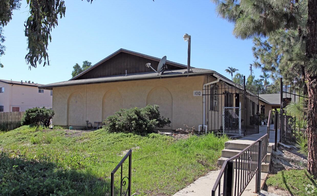 Primary Photo - 100 Laurel Ave