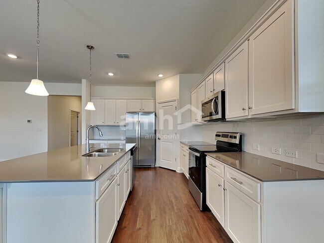 Foto del edificio - 27568 St Andrews Ave
