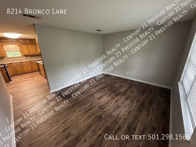 Foto del edificio - 8214 Bronco Ln