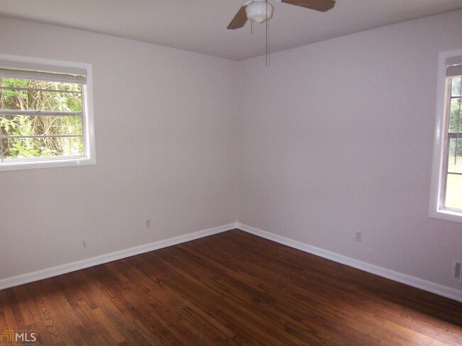 Building Photo - 695 Glochester Pl NW