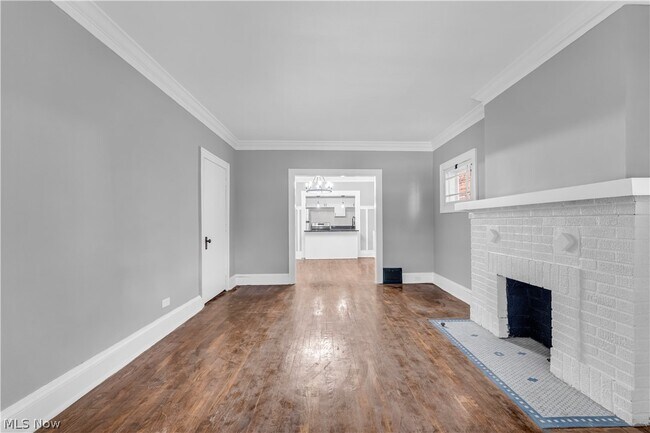 Foto del edificio - 1353 Phelps Ave
