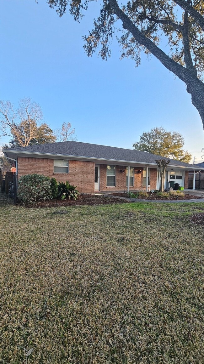 Foto del edificio - 1715 Pecan Ln