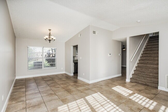 Foto del edificio - 1518 Crossridge Dr