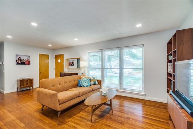Foto del edificio - 9222 Livenshire Dr