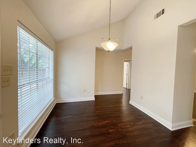 Building Photo - 3 br, 2 bath House - 15146 Cocodrie Ave