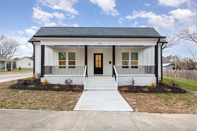 Building Photo - 607 Kenmore Ave