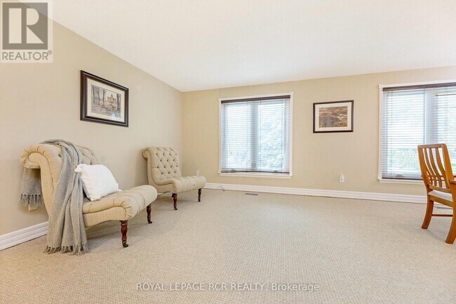 Building Photo - 37 Grassmere Crescent