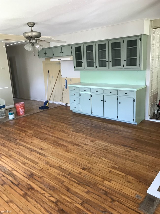 Building Photo - 2 br, 2 bath House - 210 S Preston
