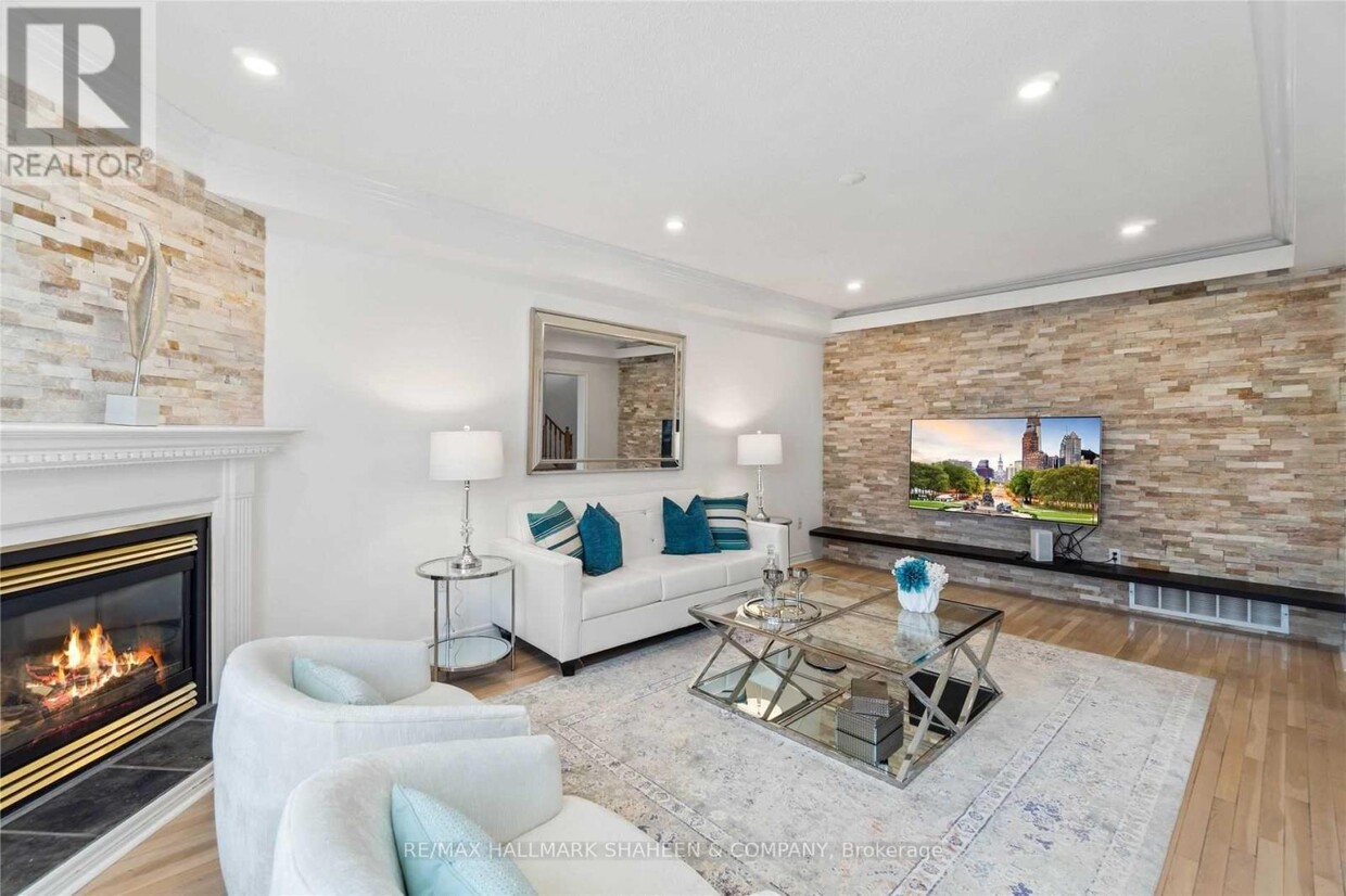 Photo principale - 355 Carruthers Ave