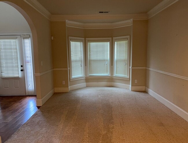 Building Photo - 717 Porter Ln