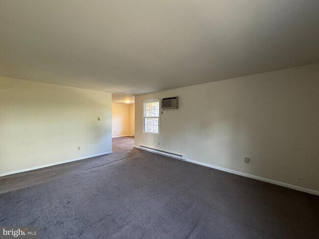 Foto del edificio - 23 Orchard Hills Dr