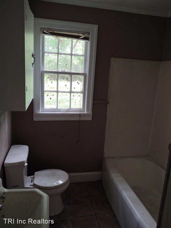 Building Photo - 2 br, 1 bath House - 1524 Central
