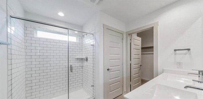 Building Photo - 28918 York Bch Ln