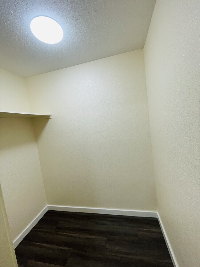 Stockage - Pine Grove Apartments