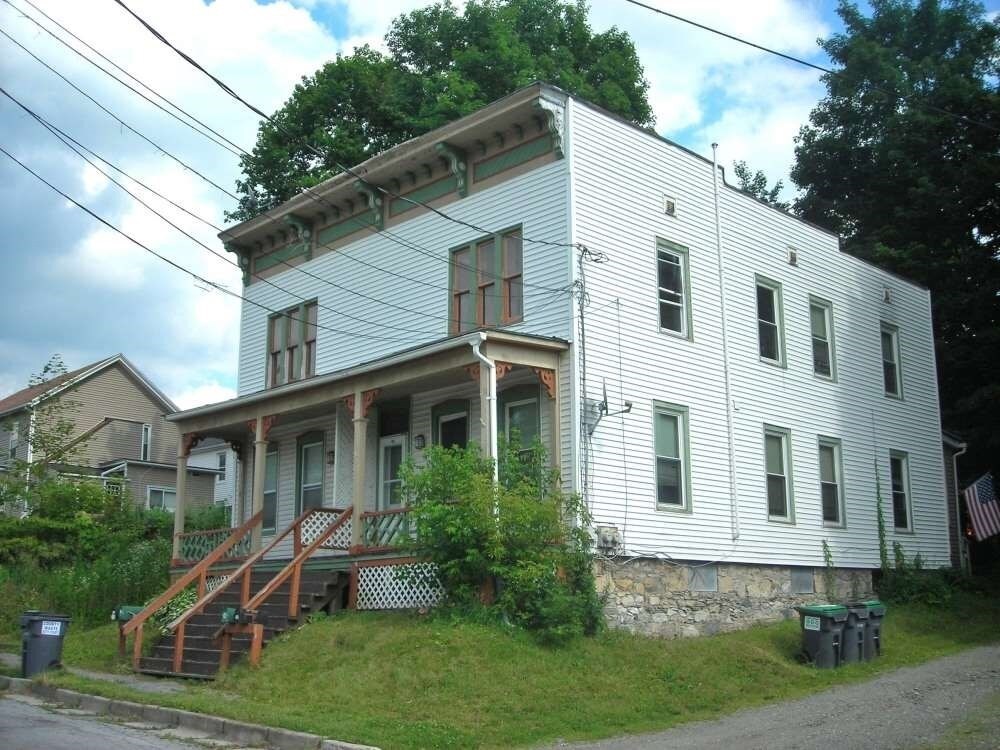Primary Photo - 26-28 Willow St