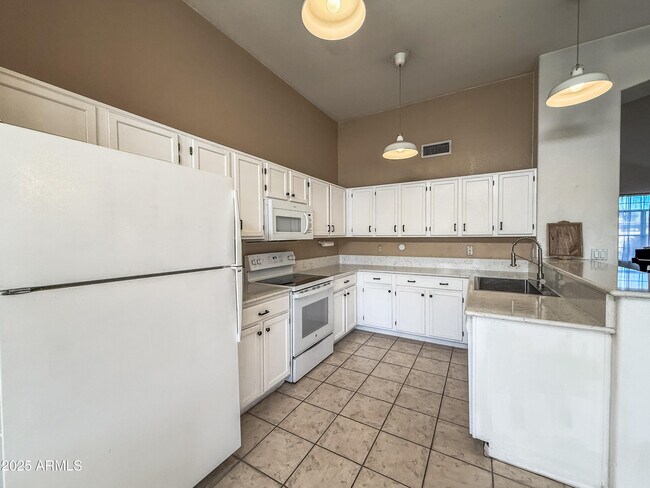 Foto del edificio - 5057 E Delta Ave