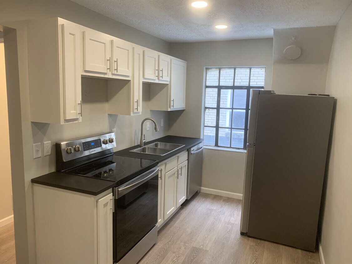 Foto principal - 1466 Forest St