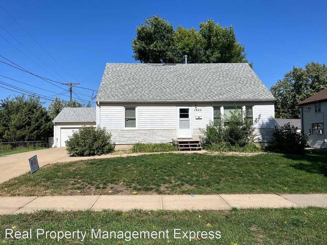 Primary Photo - 3 br, 1 bath House - 1422 E 17th St