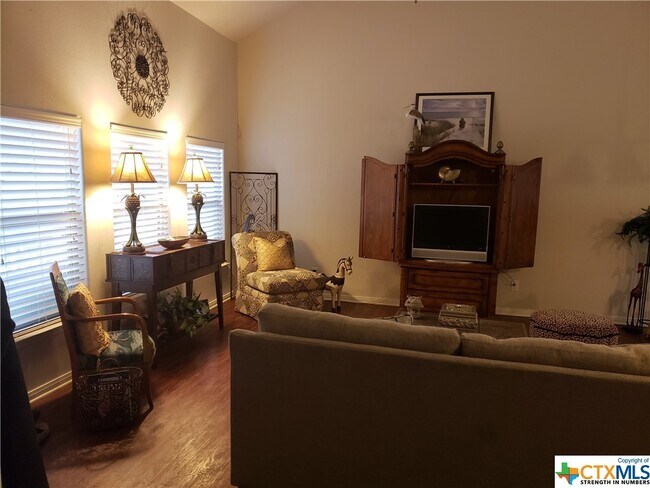 Building Photo - 1646 Valley Forest