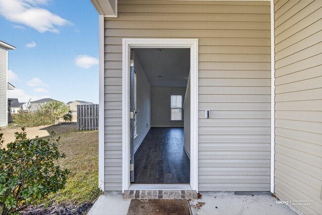 Building Photo - 98 Crystal Lake Dr