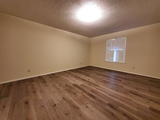 Foto del edificio - Nice family 3 bedroom and 2 bath home in a...
