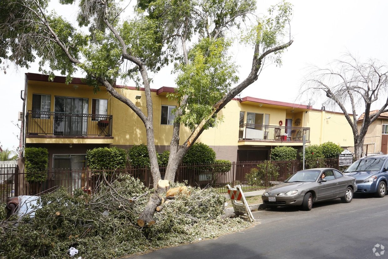 Building Photo - Cedros Gardens
