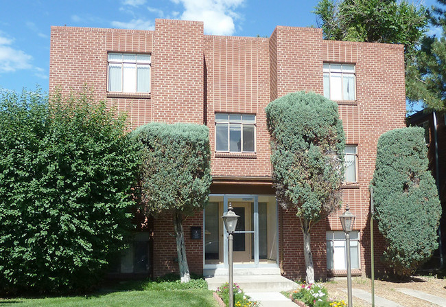 Building Photo - 801 Dahlia St