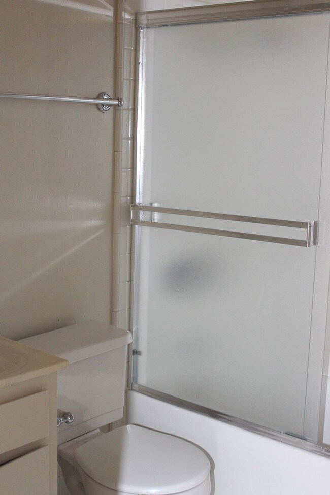 Foto del edificio - 1574 Tenaka Pl