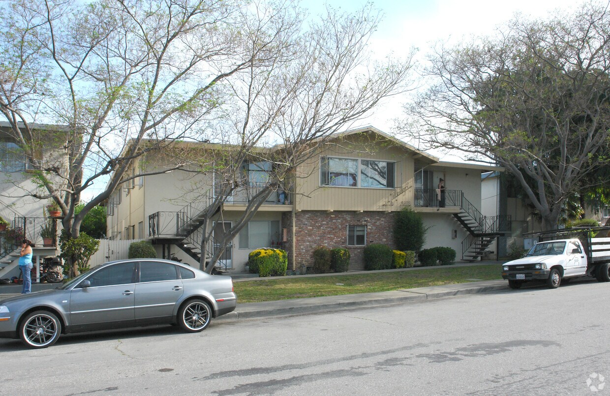 Primary Photo - 2355 Sutter Ave