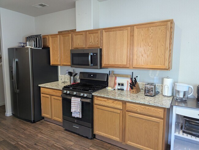 Building Photo - COMING SOON in August! Furnished Townhome in Boulder Pointe with All Utilities included - 3 bedro...