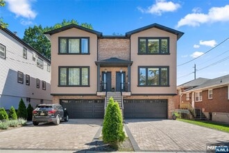 Building Photo - 506 Westview Ave